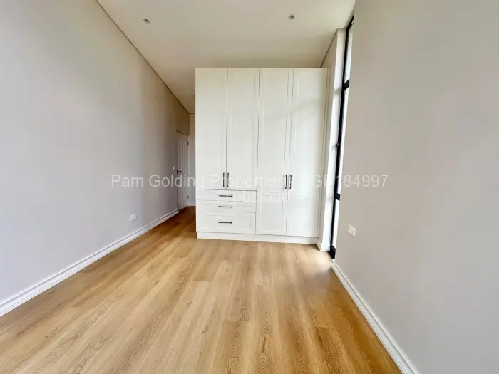 Townhouse/Complex/Cluster to Rent in Newlands