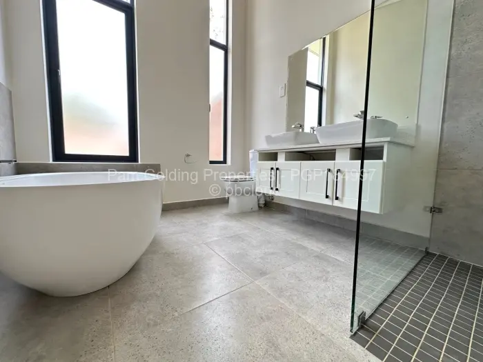 Townhouse/Complex/Cluster to Rent in Newlands