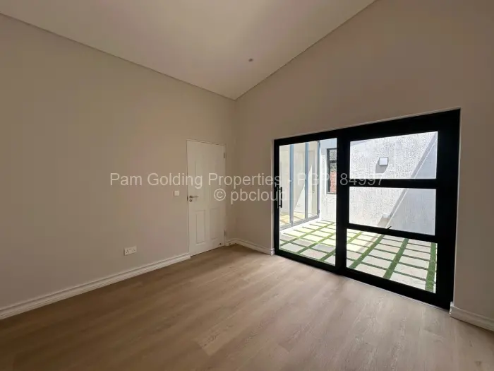 Townhouse/Complex/Cluster to Rent in Newlands