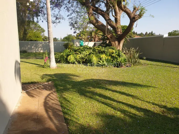 6 Bedroom House to Rent in Helensvale, Harare