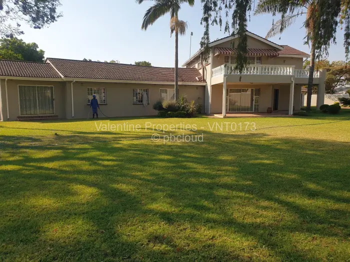 6 Bedroom House to Rent in Helensvale, Harare