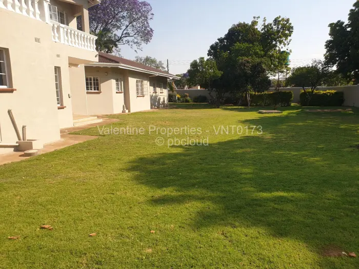 6 Bedroom House to Rent in Helensvale, Harare
