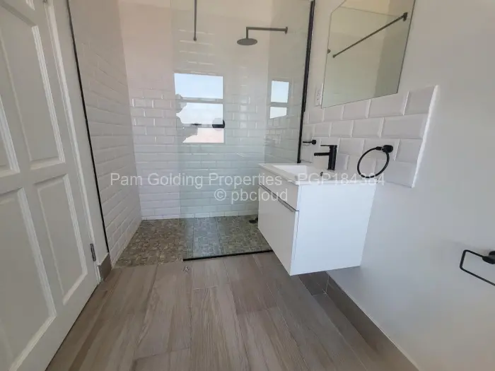 Townhouse/Complex/Cluster to Rent in Newlands