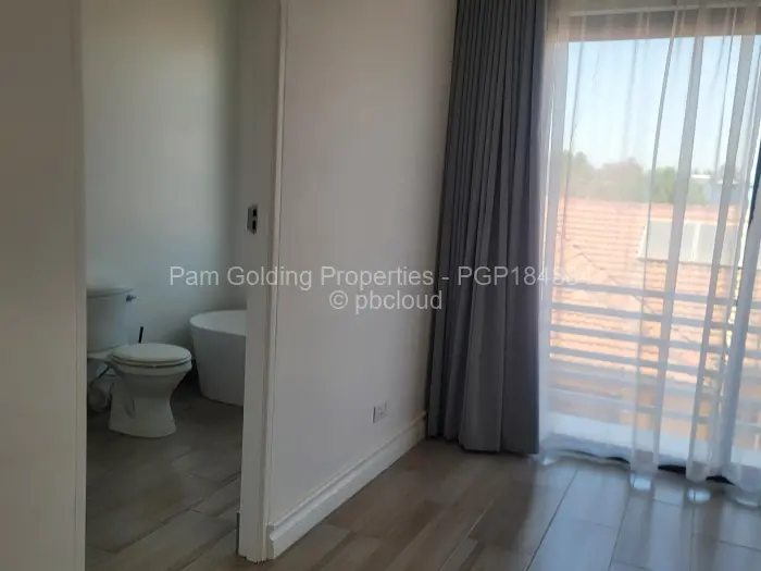 Townhouse/Complex/Cluster to Rent in Newlands