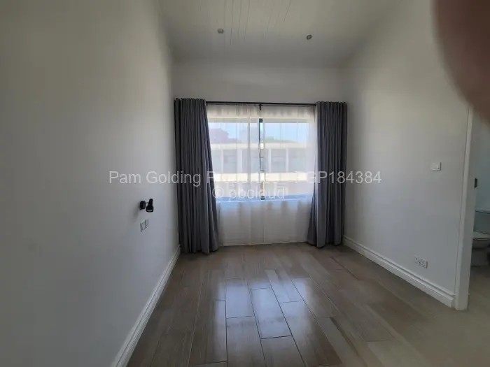 Townhouse/Complex/Cluster to Rent in Newlands