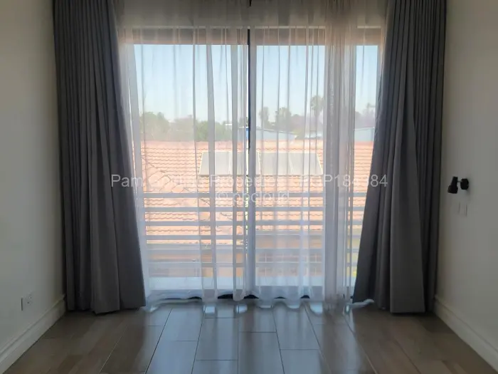 Townhouse/Complex/Cluster to Rent in Newlands