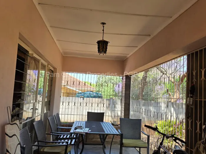 3 Bedroom House for Sale in Montrose Byo, Bulawayo