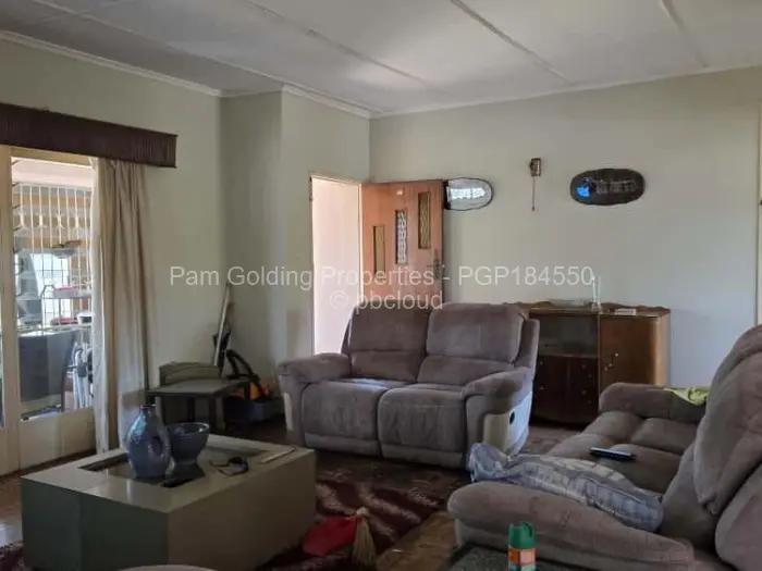 3 Bedroom House for Sale in Montrose Byo, Bulawayo
