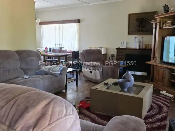 3 Bedroom House for Sale in Montrose Byo, Bulawayo