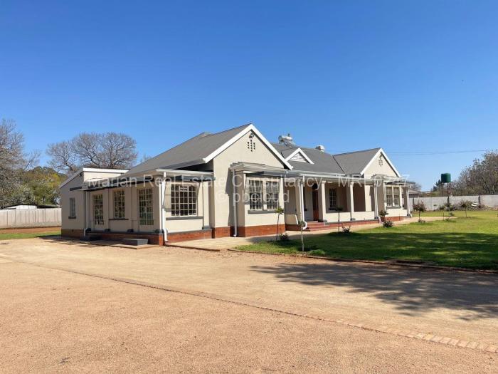 5 Bedroom House for Sale in Kumalo, Bulawayo