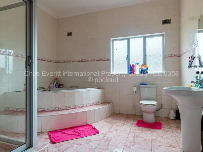 9 Bedroom House to Rent in Glen Forest