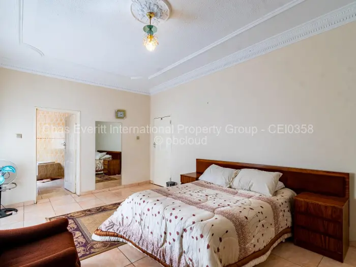 9 Bedroom House to Rent in Glen Forest