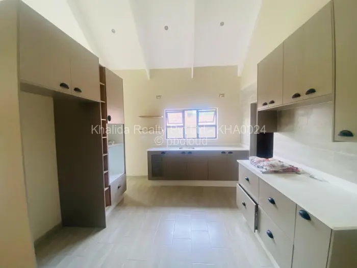 Townhouse/Complex/Cluster for Sale in Marlborough, Harare