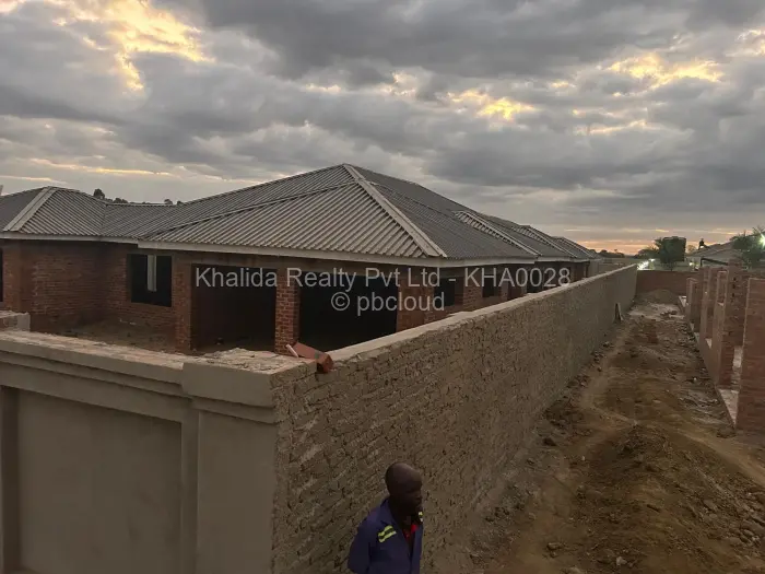 7 Bedroom House for Sale in Mwashuma Park, Harare