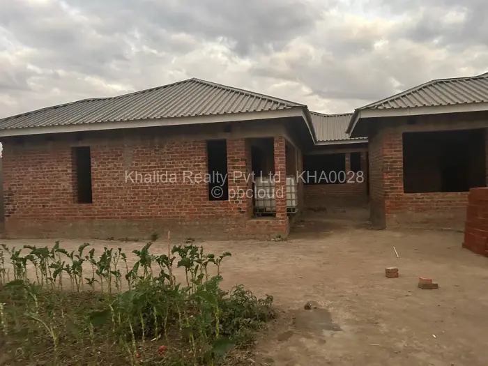 7 Bedroom House for Sale in Mwashuma Park, Harare