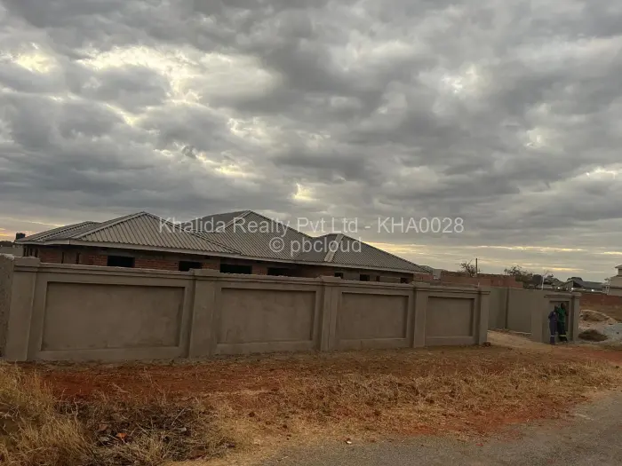 7 Bedroom House for Sale in Mwashuma Park, Harare