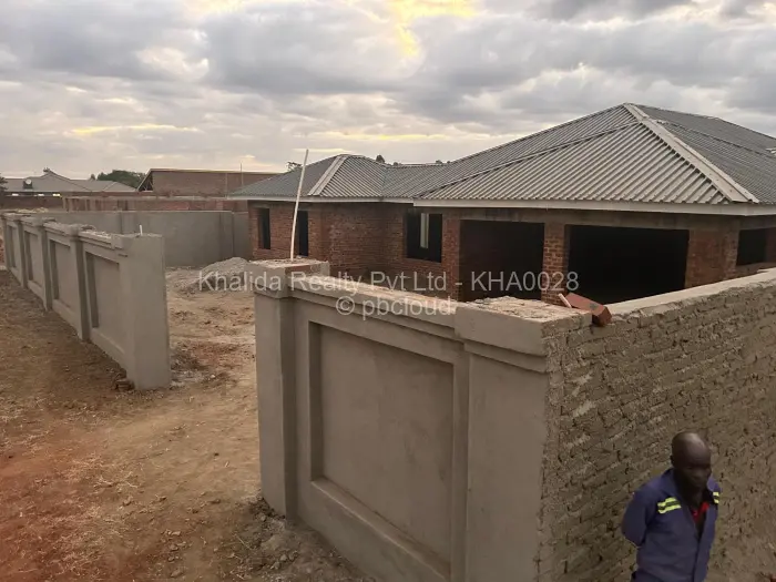 7 Bedroom House for Sale in Mwashuma Park, Harare