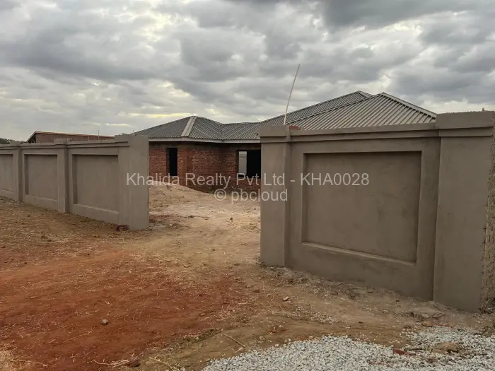 7 Bedroom House for Sale in Mwashuma Park, Harare