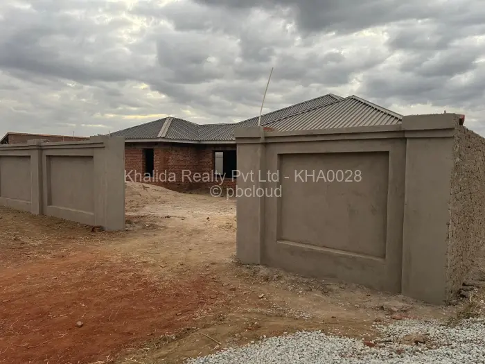 7 Bedroom House for Sale in Mwashuma Park, Harare