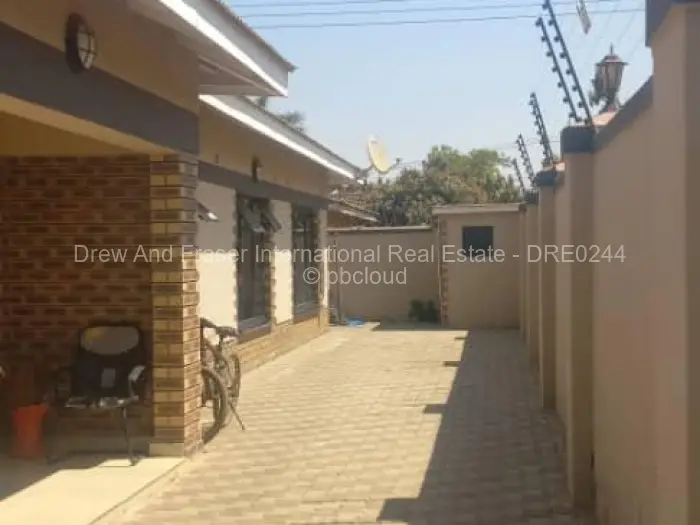 4 Bedroom House for Sale in Nkwisi Gardens, Harare