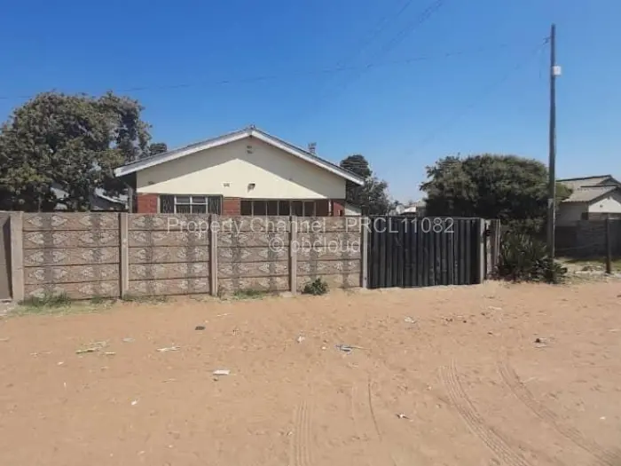 4 Bedroom House for Sale in Chitungwiza, Chitungwiza
