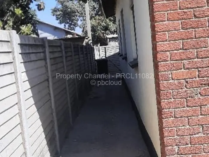 4 Bedroom House for Sale in Chitungwiza, Chitungwiza