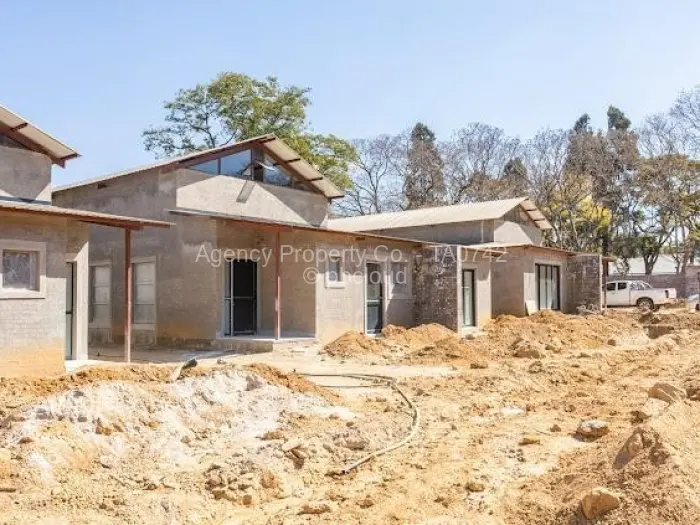 Townhouse/Complex/Cluster for Sale in Newlands, Harare
