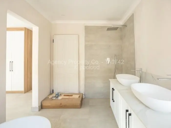 Townhouse/Complex/Cluster for Sale in Newlands, Harare