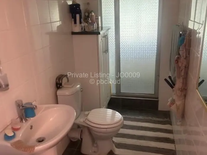 3 Bedroom House for Sale in Lake Chivero, Lake Chivero