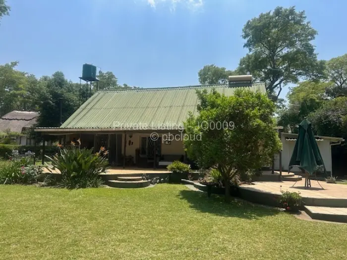 3 Bedroom House for Sale in Lake Chivero, Lake Chivero