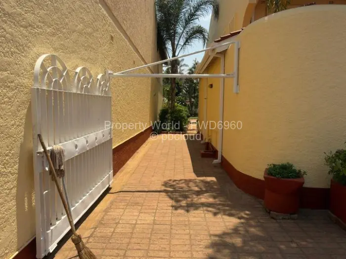 Townhouse/Complex/Cluster to Rent in Avondale