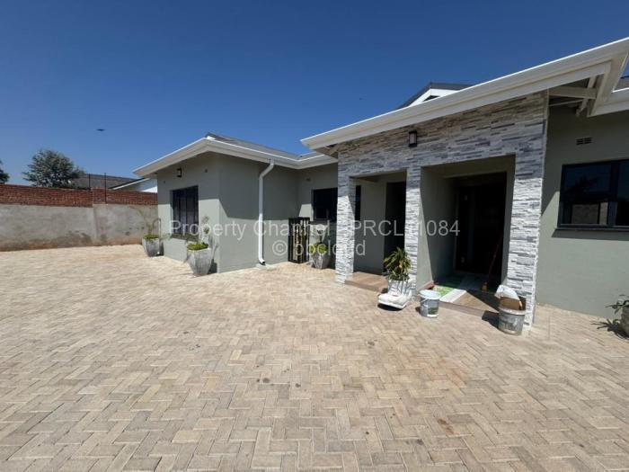 Townhouse/Cluster to Rent in The Grange, Harare
