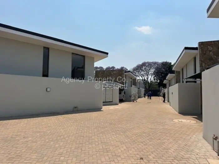 Townhouse/Complex/Cluster to Rent in Newlands