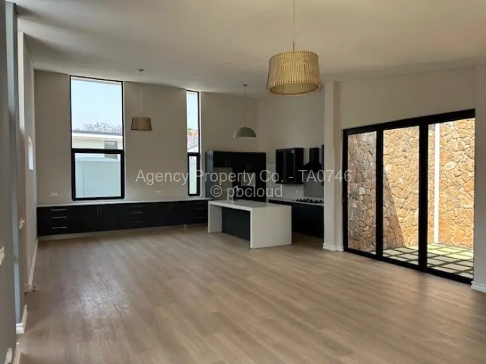 Townhouse/Complex/Cluster to Rent in Newlands