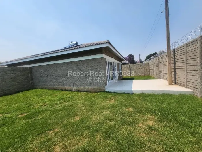 Townhouse/Complex/Cluster to Rent in Greendale North, Harare