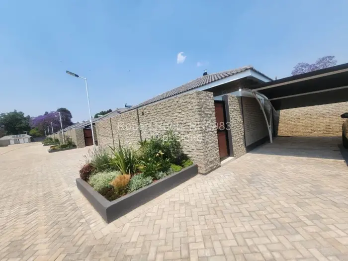 Townhouse/Complex/Cluster to Rent in Greendale North, Harare