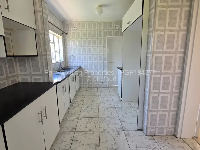 4 Bedroom House for Sale in Selbourne Park, Bulawayo