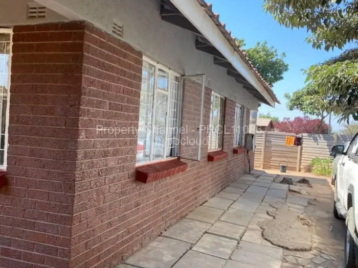 4 Bedroom House for Sale in Mabvuku, Harare