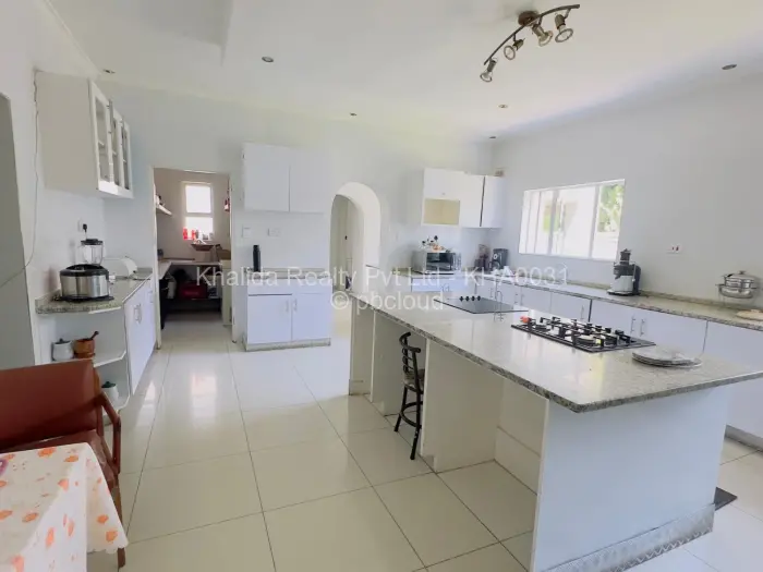 5 Bedroom House for Sale in Chisipite, Harare