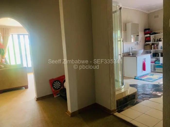 6 Bedroom House for Sale in Hogerty Hill, Harare