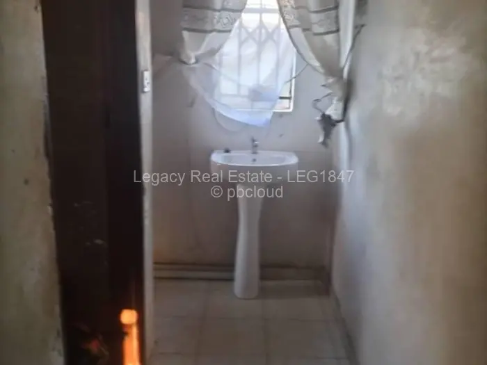 4 Bedroom House for Sale in Budiriro, Harare