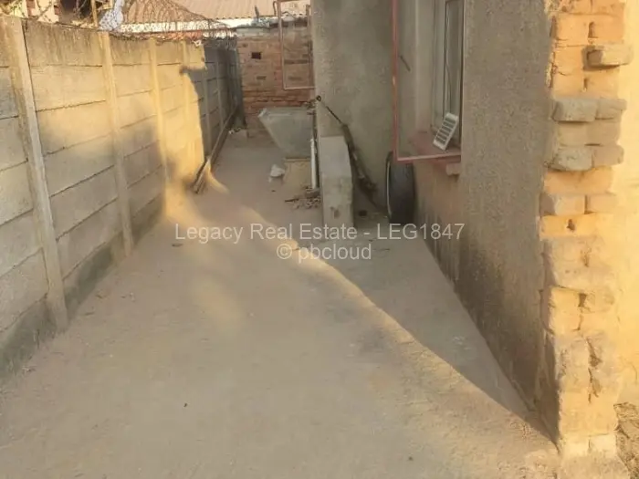 4 Bedroom House for Sale in Budiriro, Harare