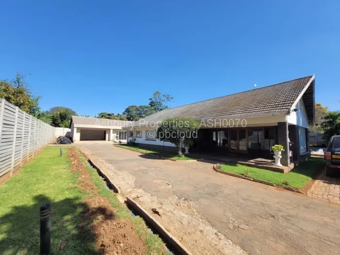 6 Bedroom House for Sale in Alexandra Park, Harare