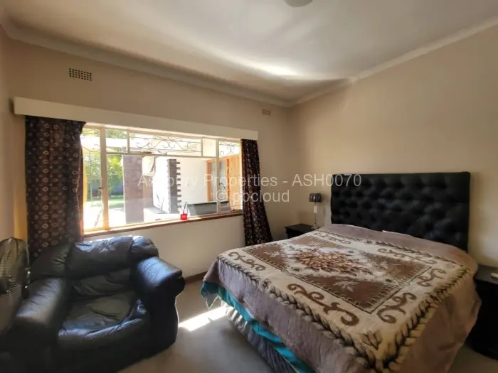 6 Bedroom House for Sale in Alexandra Park, Harare