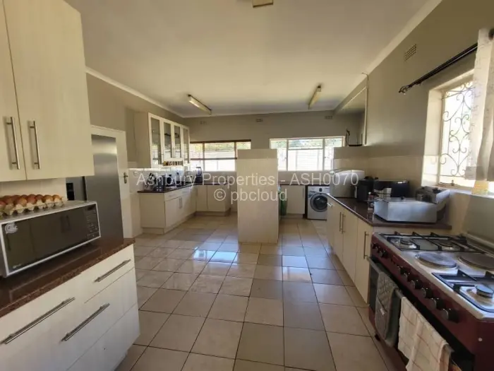6 Bedroom House for Sale in Alexandra Park, Harare