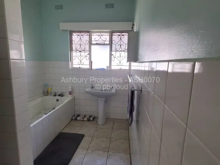 6 Bedroom House for Sale in Alexandra Park, Harare