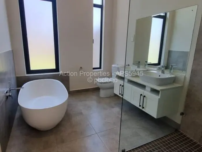 Townhouse/Complex/Cluster to Rent in Newlands