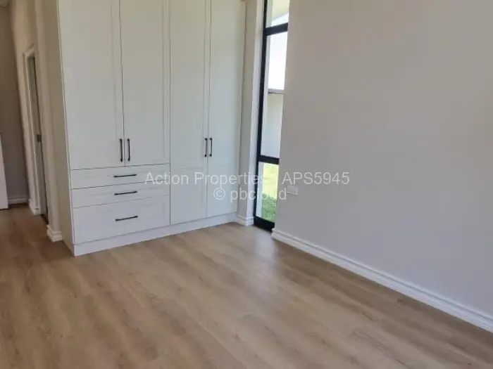 Townhouse/Complex/Cluster to Rent in Newlands