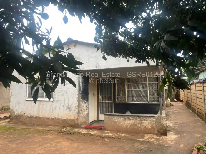 5 Bedroom House for Sale in Kambuzuma, Harare