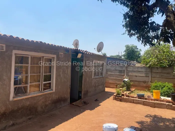 5 Bedroom House for Sale in Kambuzuma, Harare